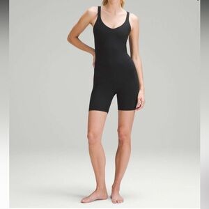 113. Lululemon Align Bodysuit 6” black size 2